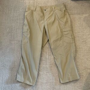 Duluth Trading Co • Dry on the fly capris